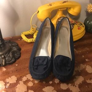 Bow loafer navy flat